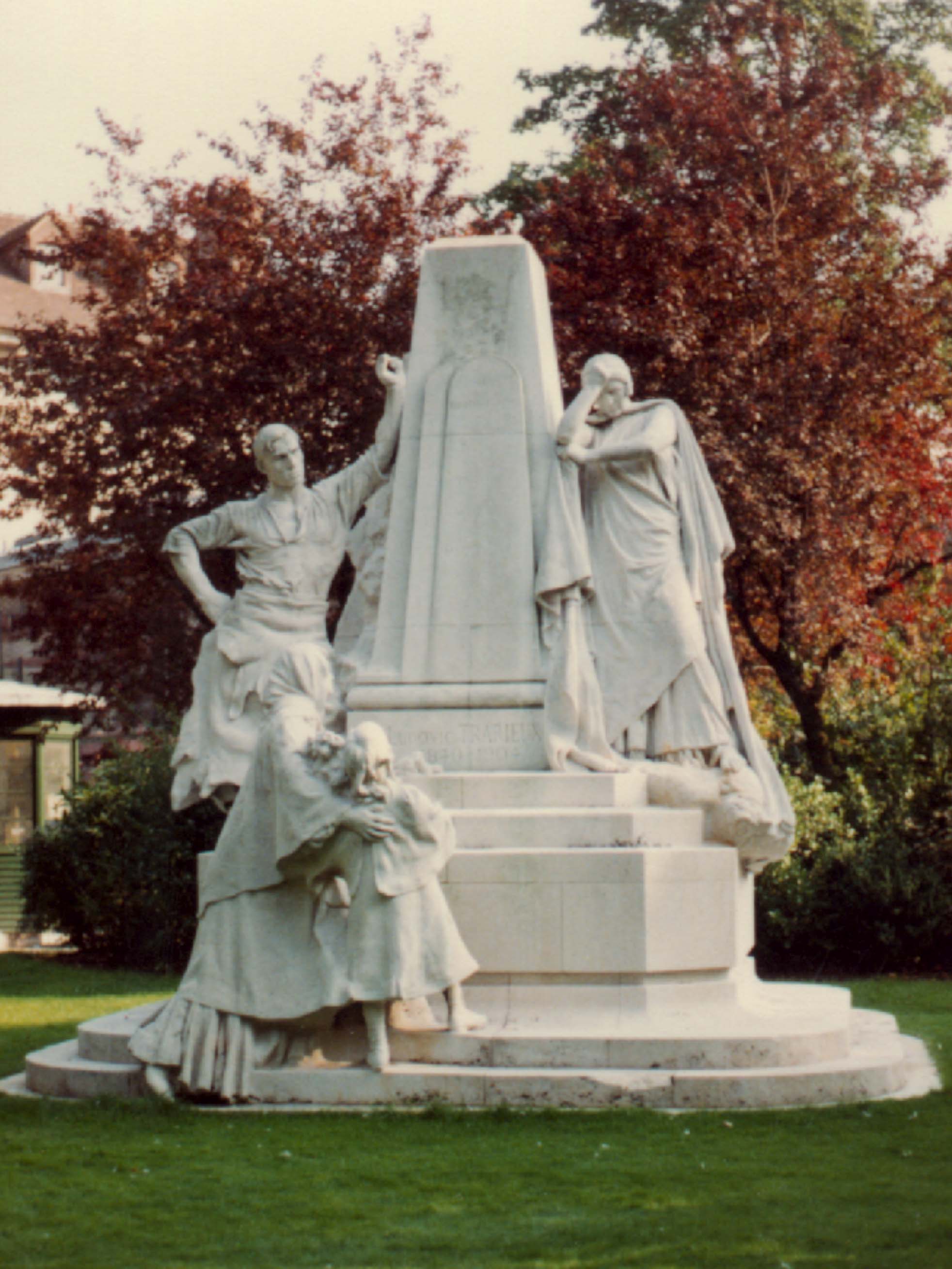 Paris, le Monument � la m�moire de Ludovic Trarieux, Place Denfert-Rochereau; �difi� gr&acirc;ce � une souscription de la Ligue des Droits de l'Homme par le scupteur J.Boucher